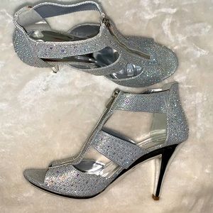 💜 Sparkles an zippers shoes